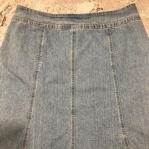 🧵CAbi stretch denim knee length skirt🧵